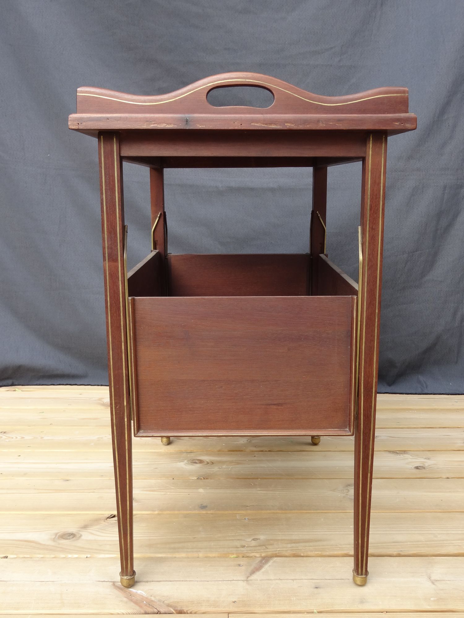Mahogany service with flaps with removable glass top 67 x 46 cm