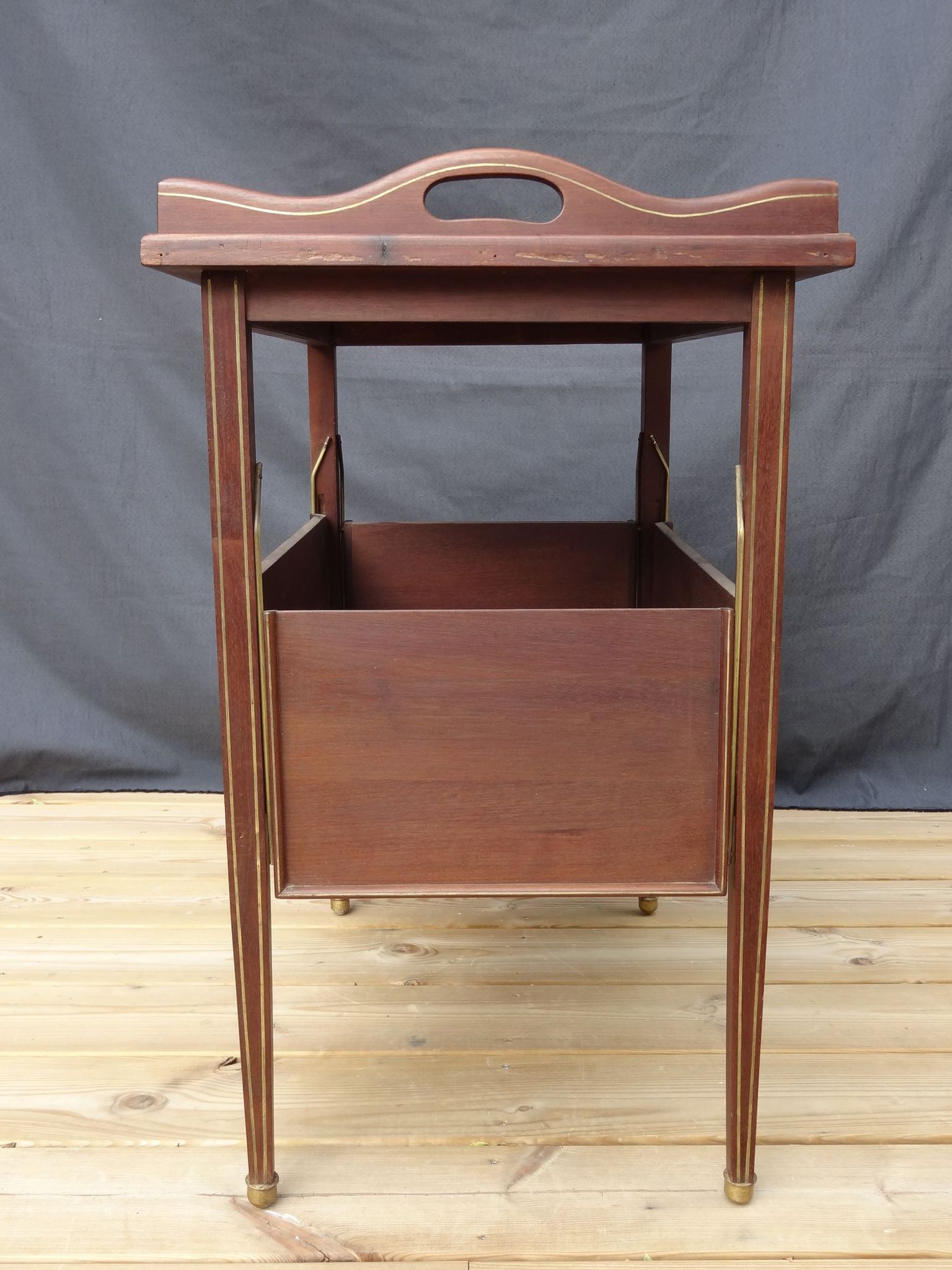 Mahogany service with flaps with removable glass top 67 x 46 cm