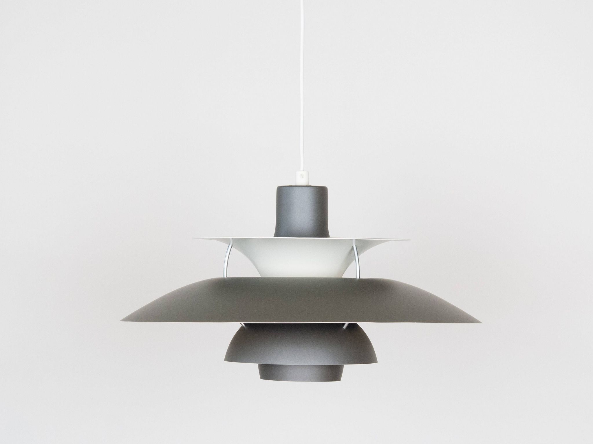 Suspension danoise PH 5 par Poul Henningsen, Louis Poulsen