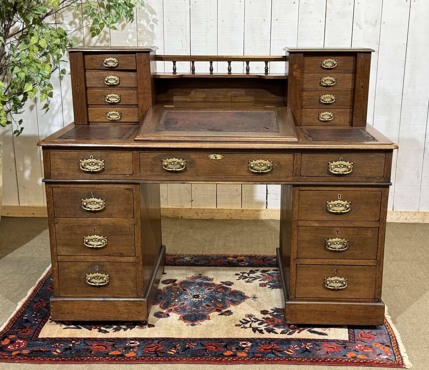 English oak graduated desk from the late 19th century.