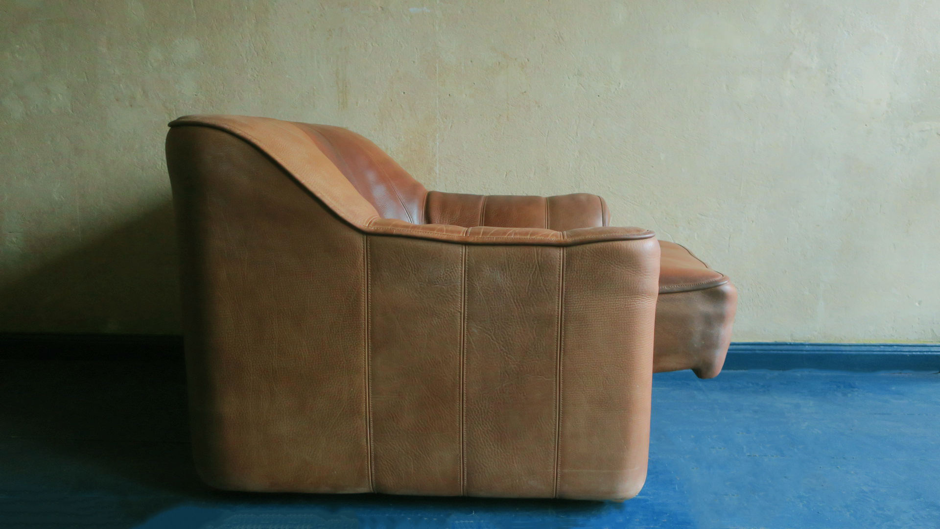 De Sede model DS44 patinated buffalo leather lounge chair and ottoman, 1970s