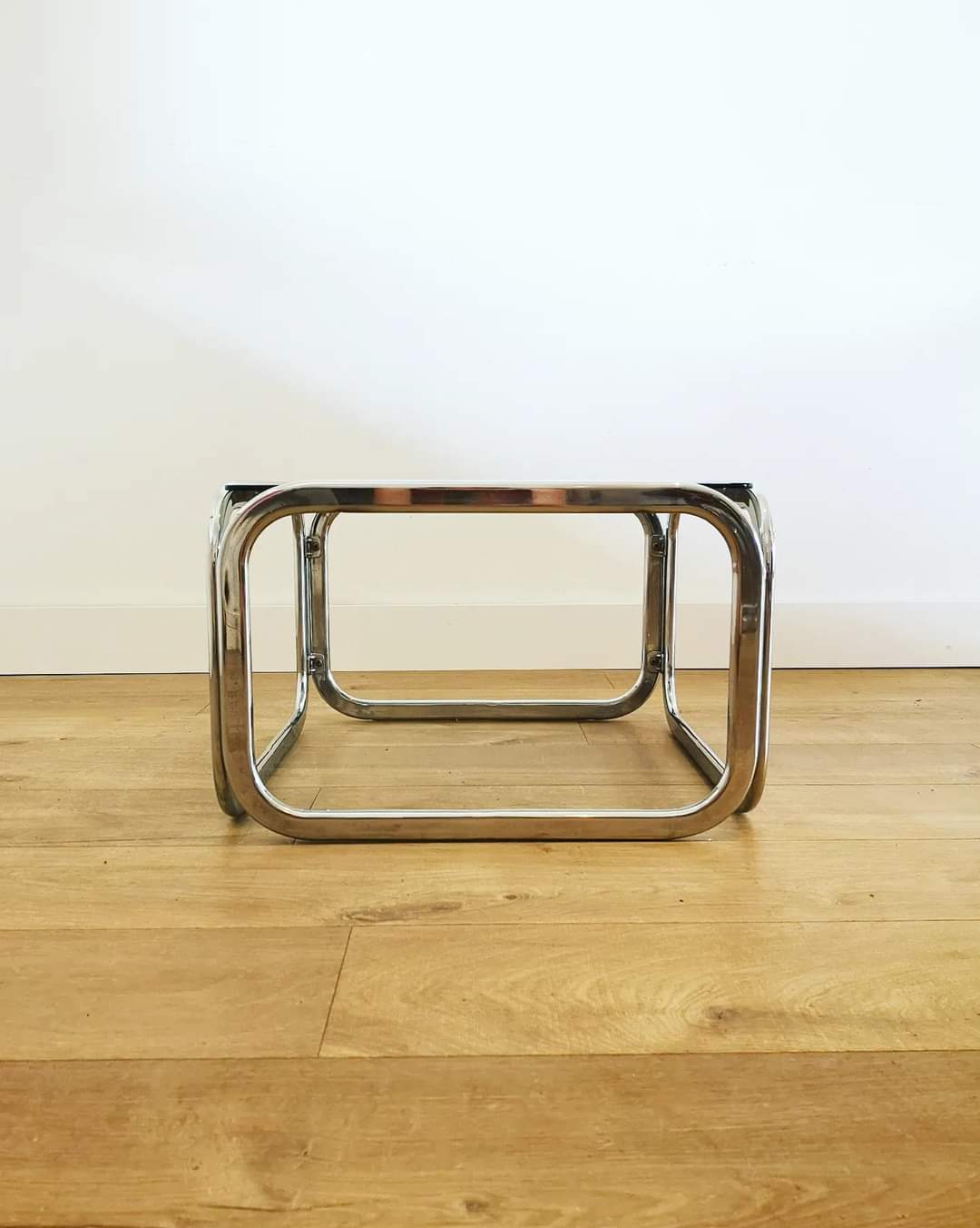 70 sofa end in smoked glass and aluminum base