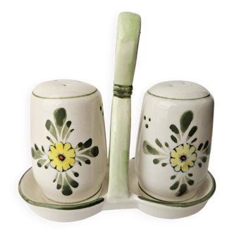 Ceramic salt & pepper shakers in good condition