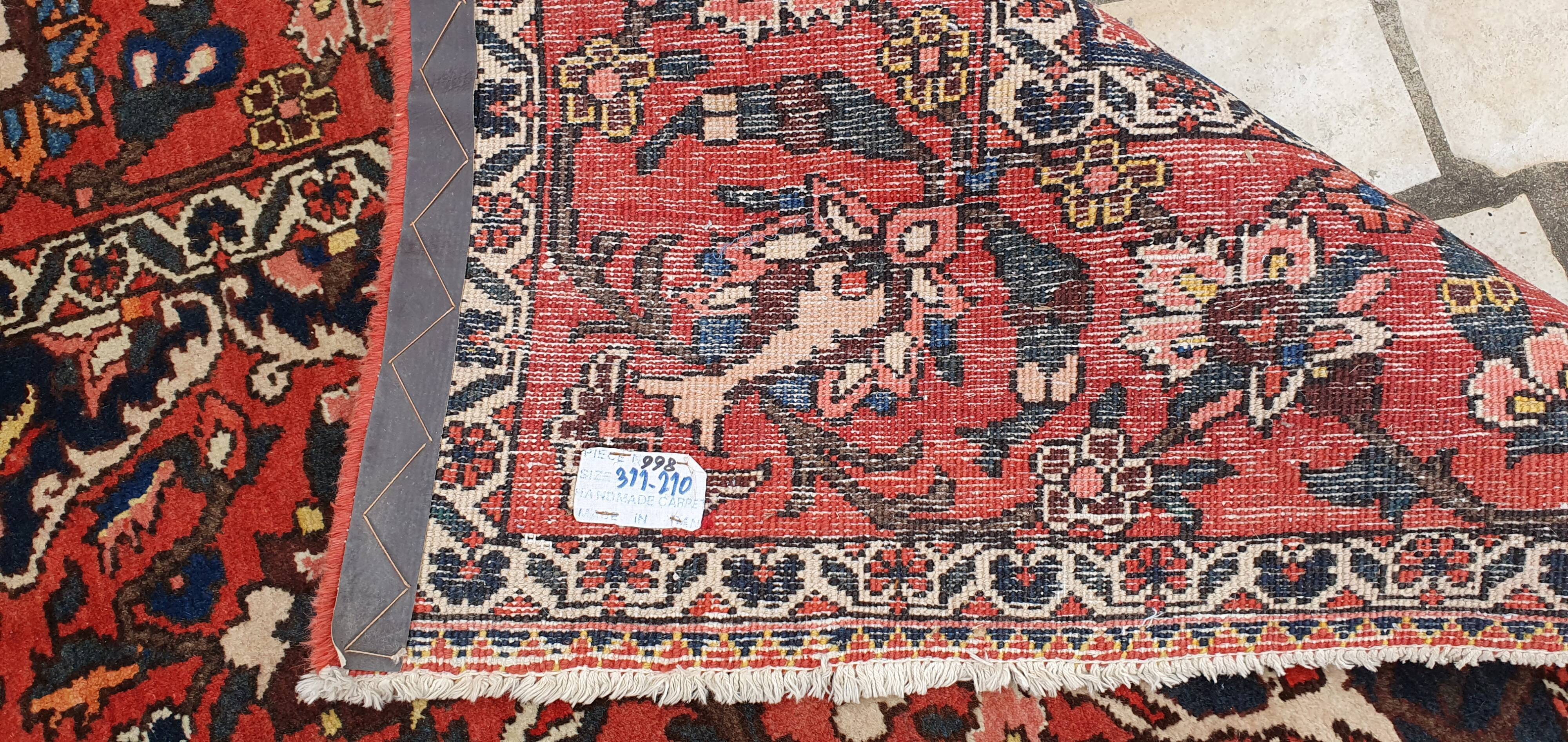 Persian Bakthiar carpet, hand knotted pure wool. Perfect condition. 215 x 300 cm. 1960.