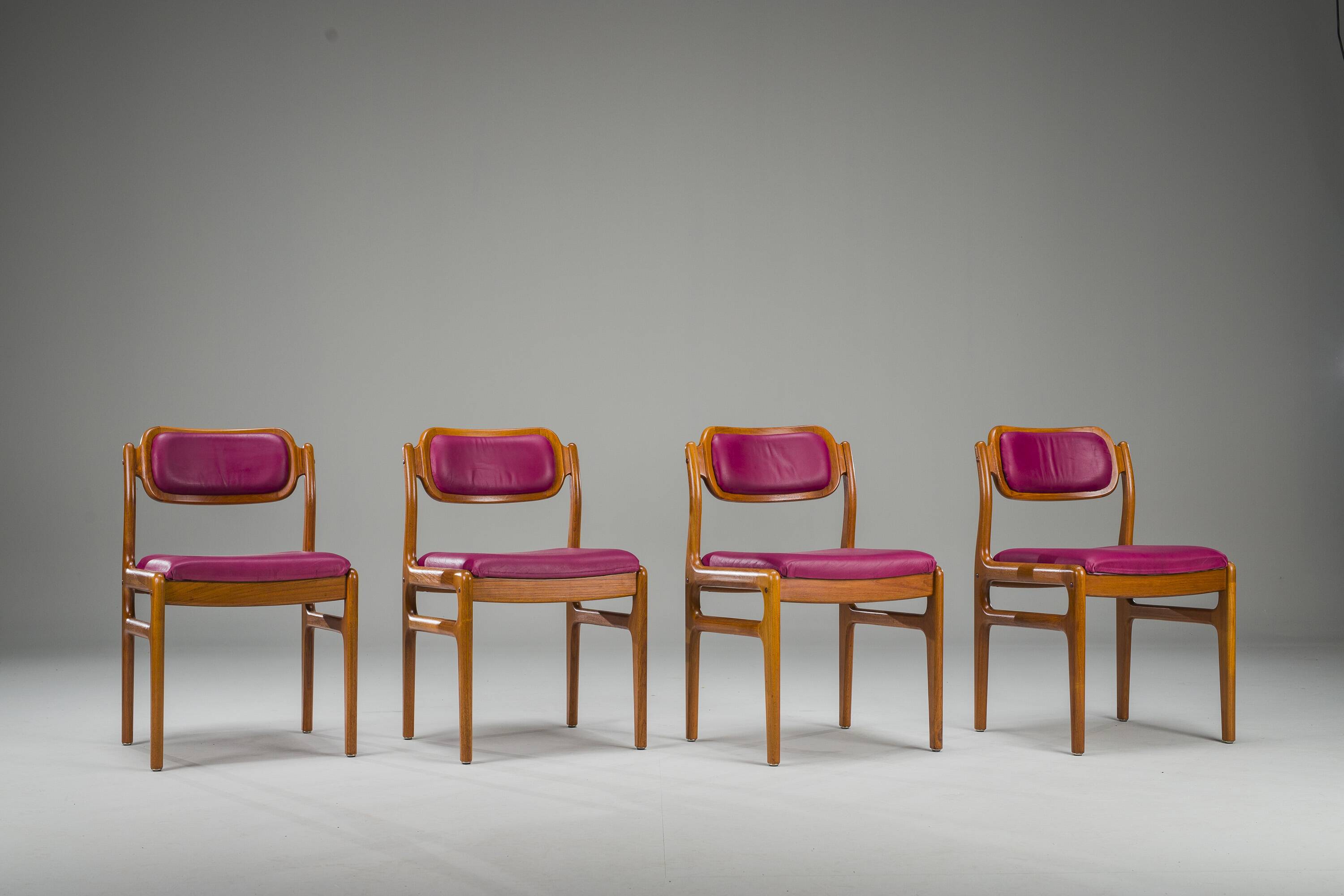 4 chaises en teck par Johannes Andersen pour Uldum