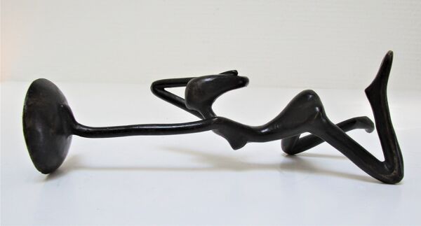 Bougeoir sculptural anthropomorphe bronze noirci à figure de femme années 70