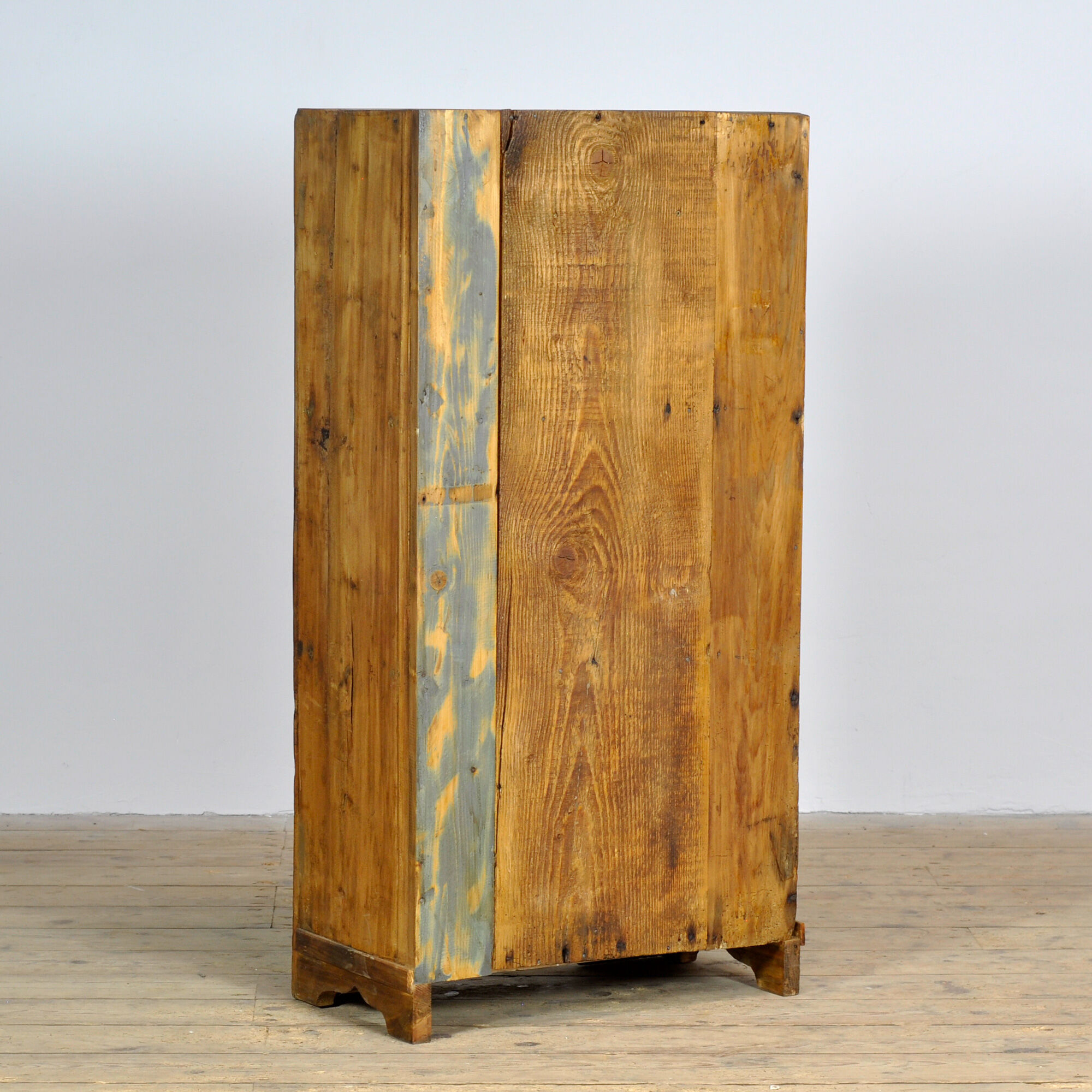 Cabinet en pin, vers 1920