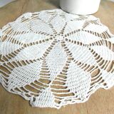 Round placemat in French crocheted lace in white cotton