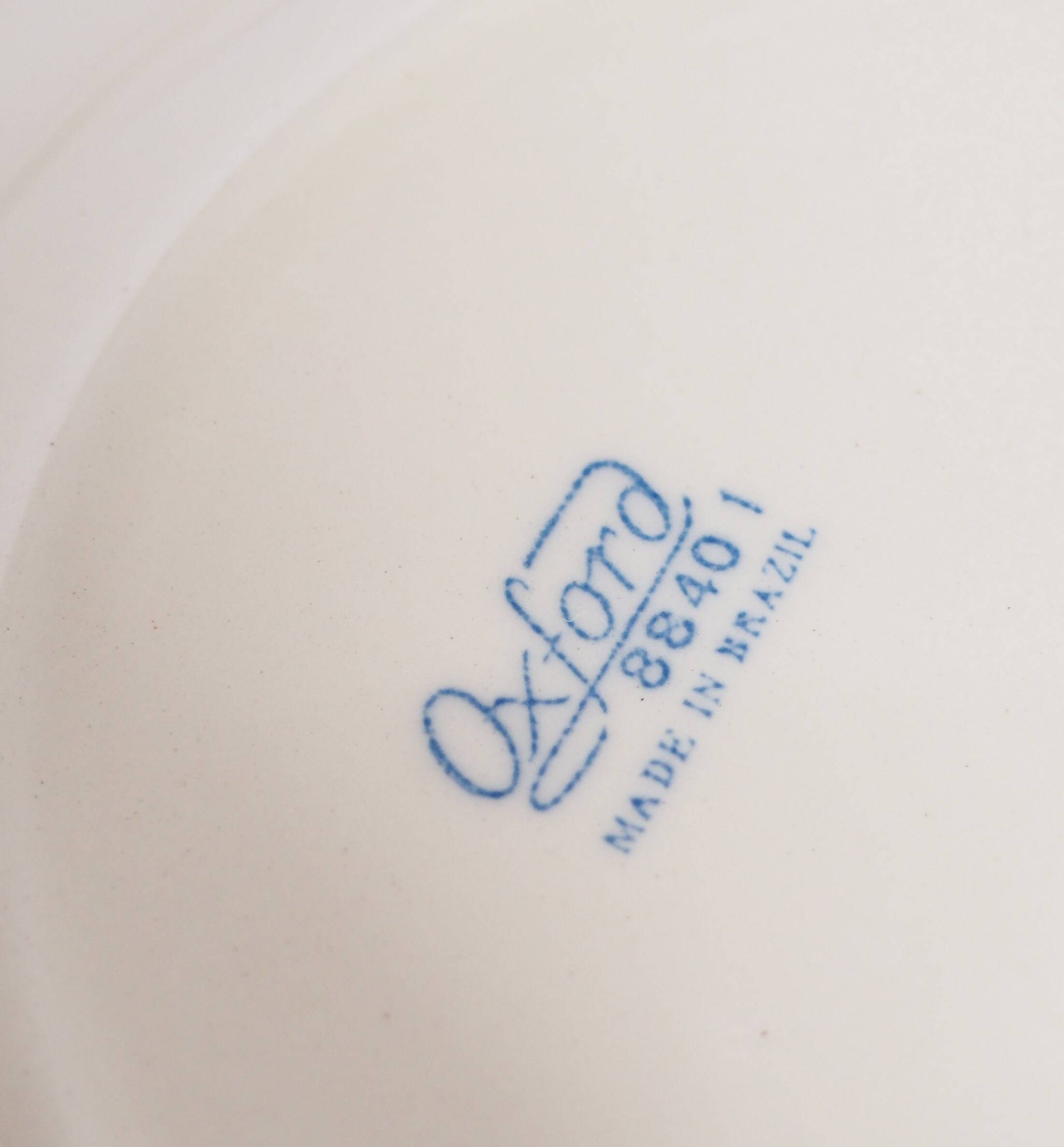 Lot 18 assiettes plates, creuses et dessert 1980
