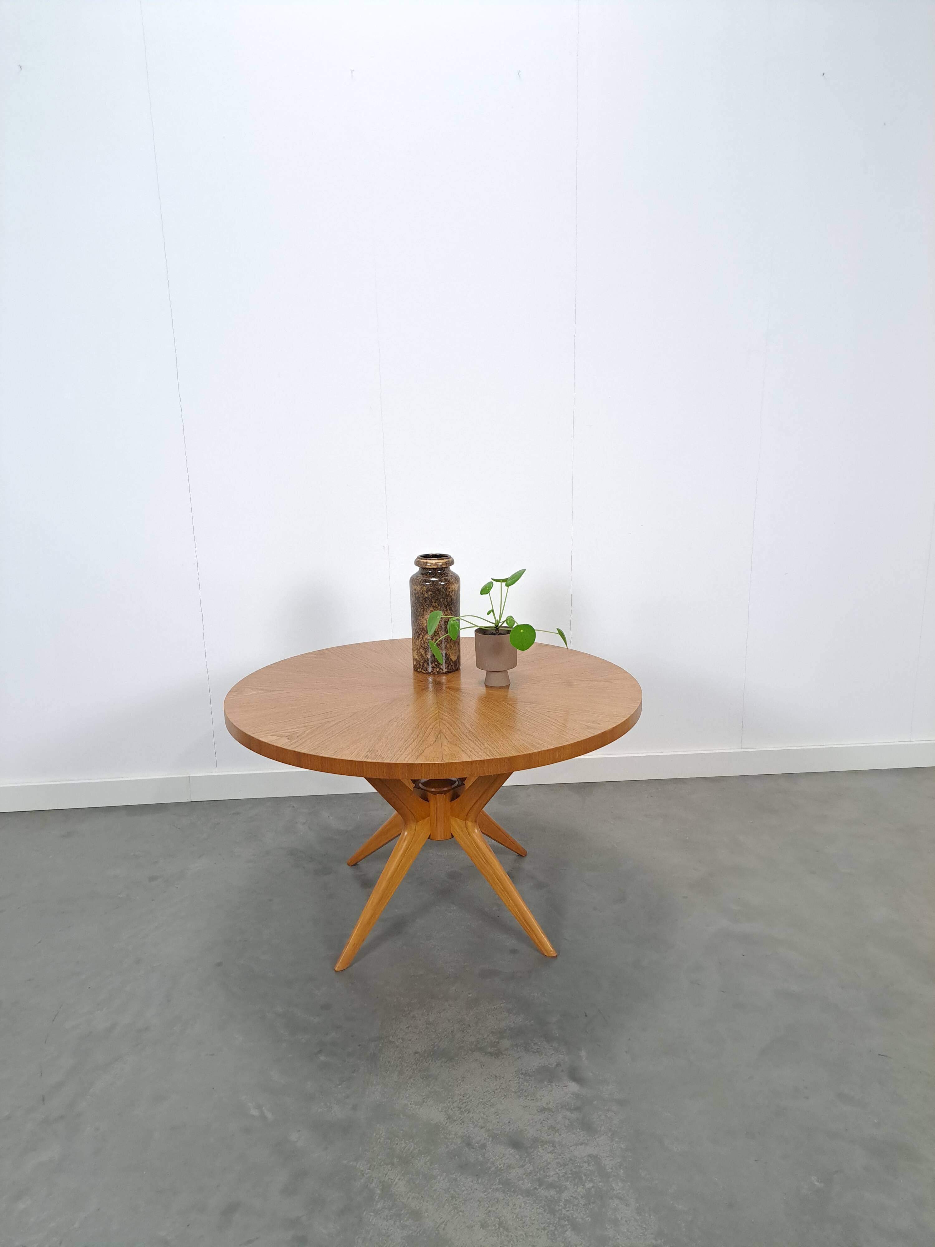 Table basse ronde avec pieds en bois Ilse Möbel