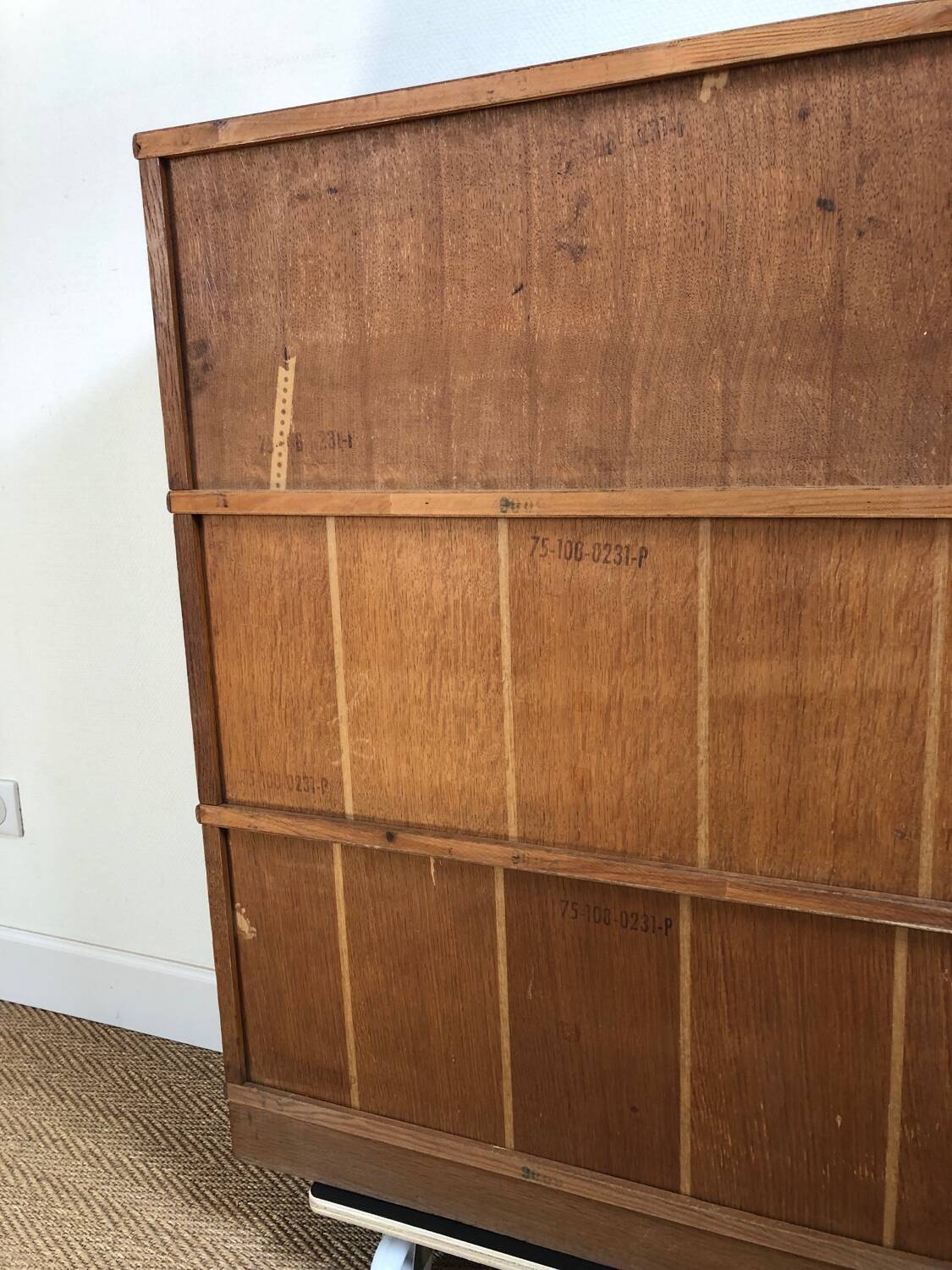 Shelf / display case