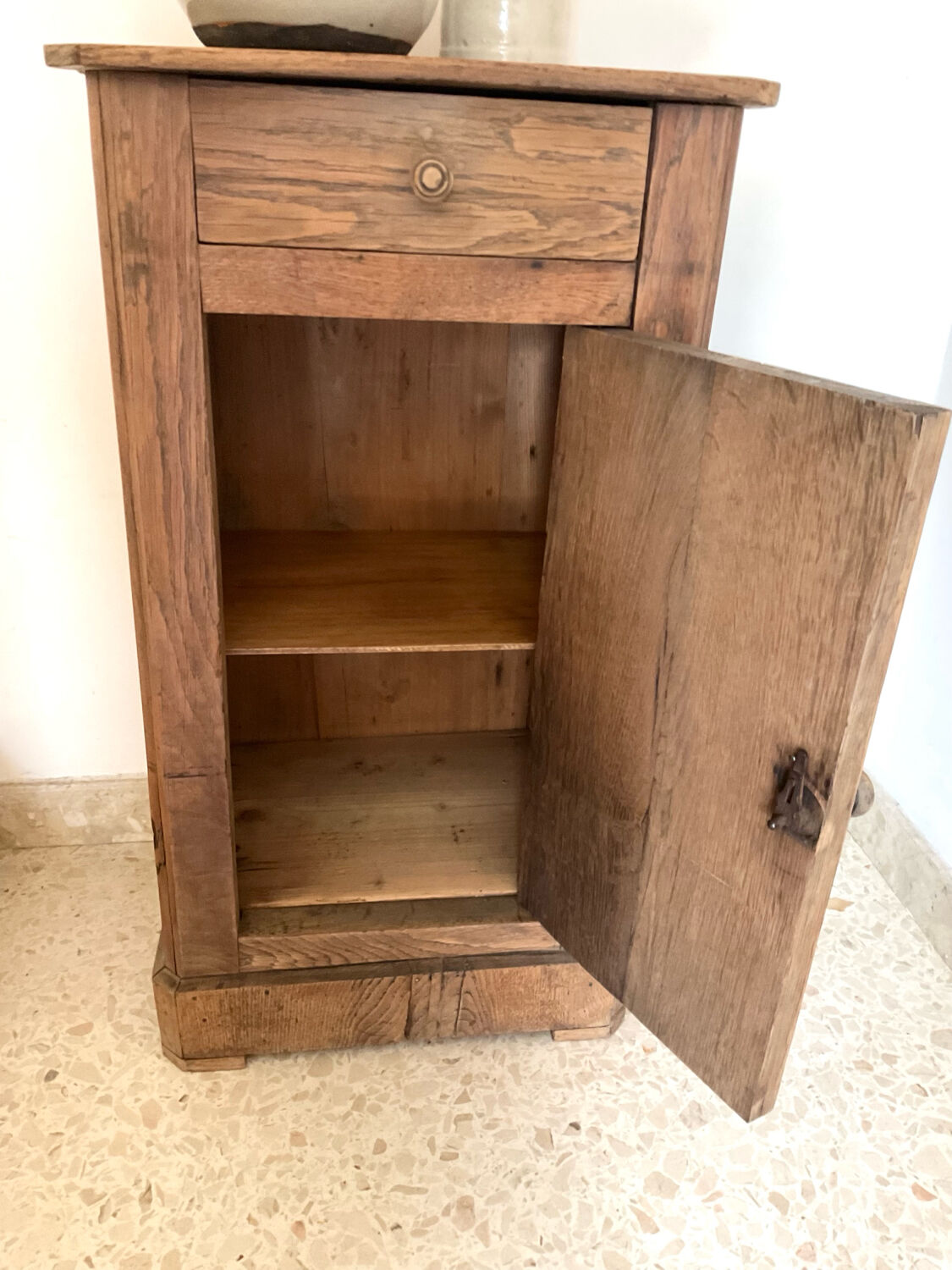 Occasional table, bedside table