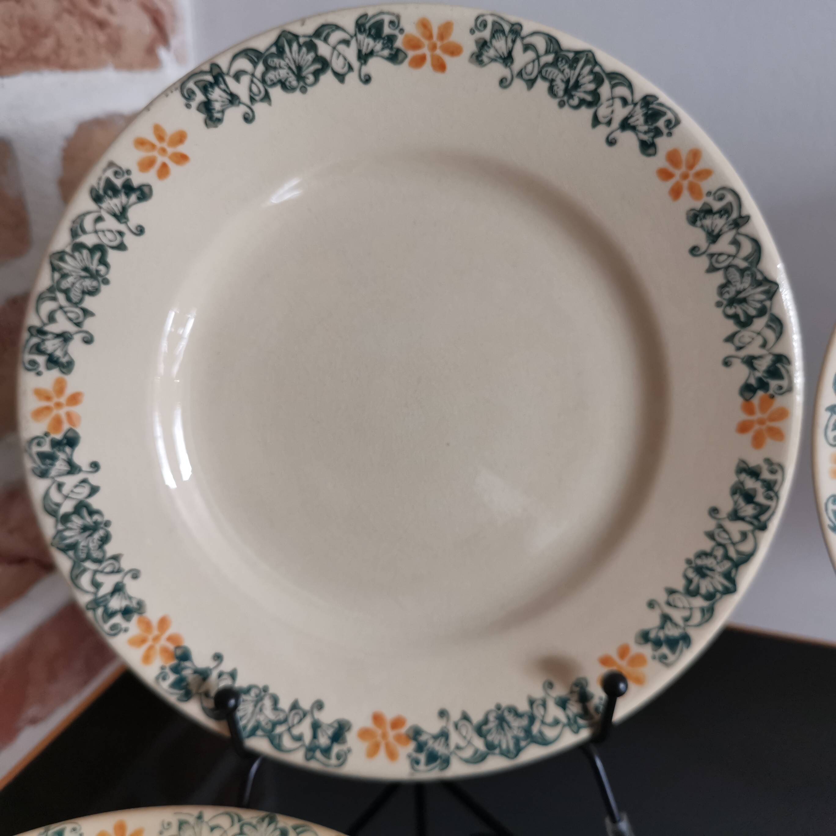 Set of 8 Moulin des Loups dessert plates