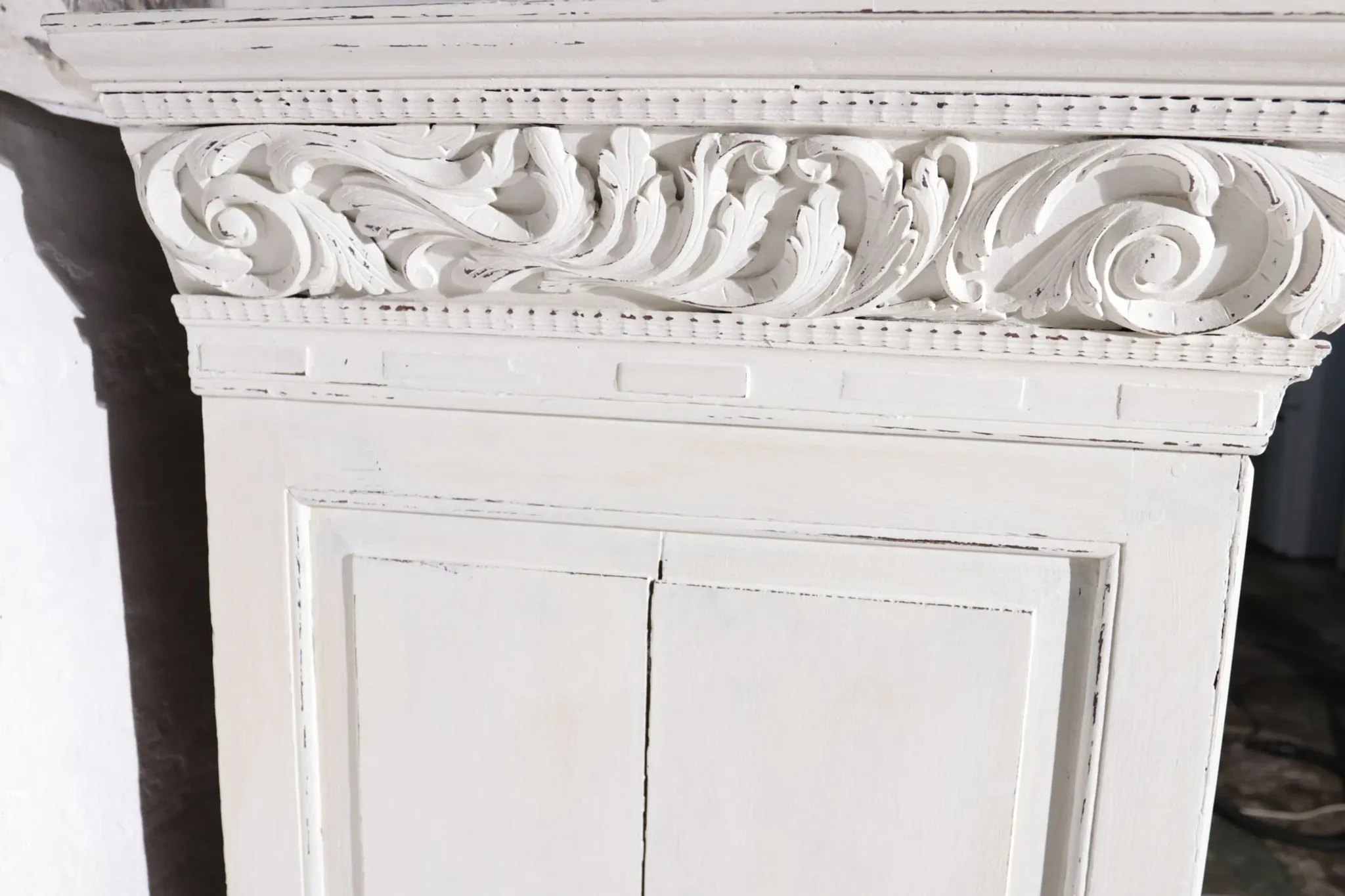 Rare small 17th century Dutch (nursery) cushion cabinet oak white painted