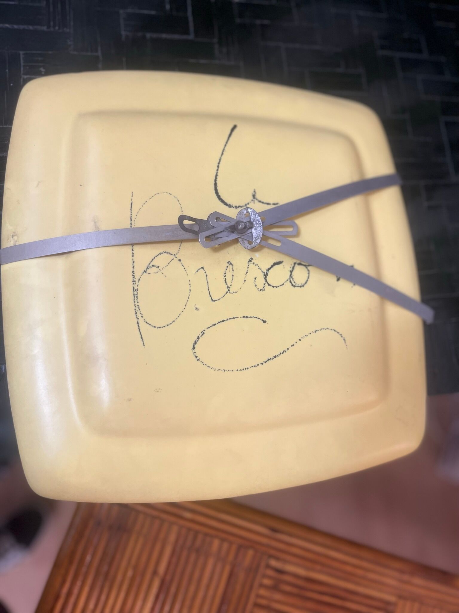 Women's décor plate from the 60s