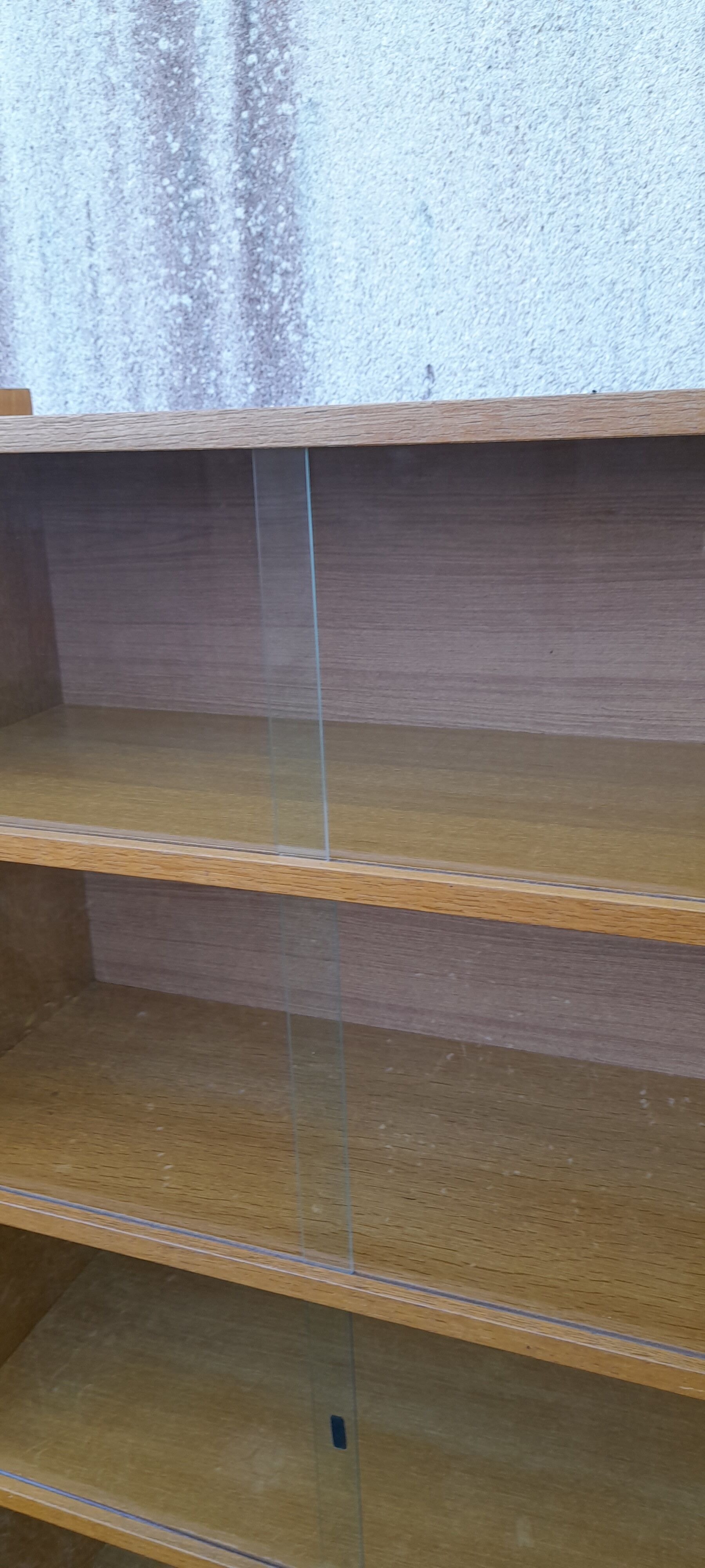 Bibus bibliothèque vitrée en placage de chêne clair H 134 cm