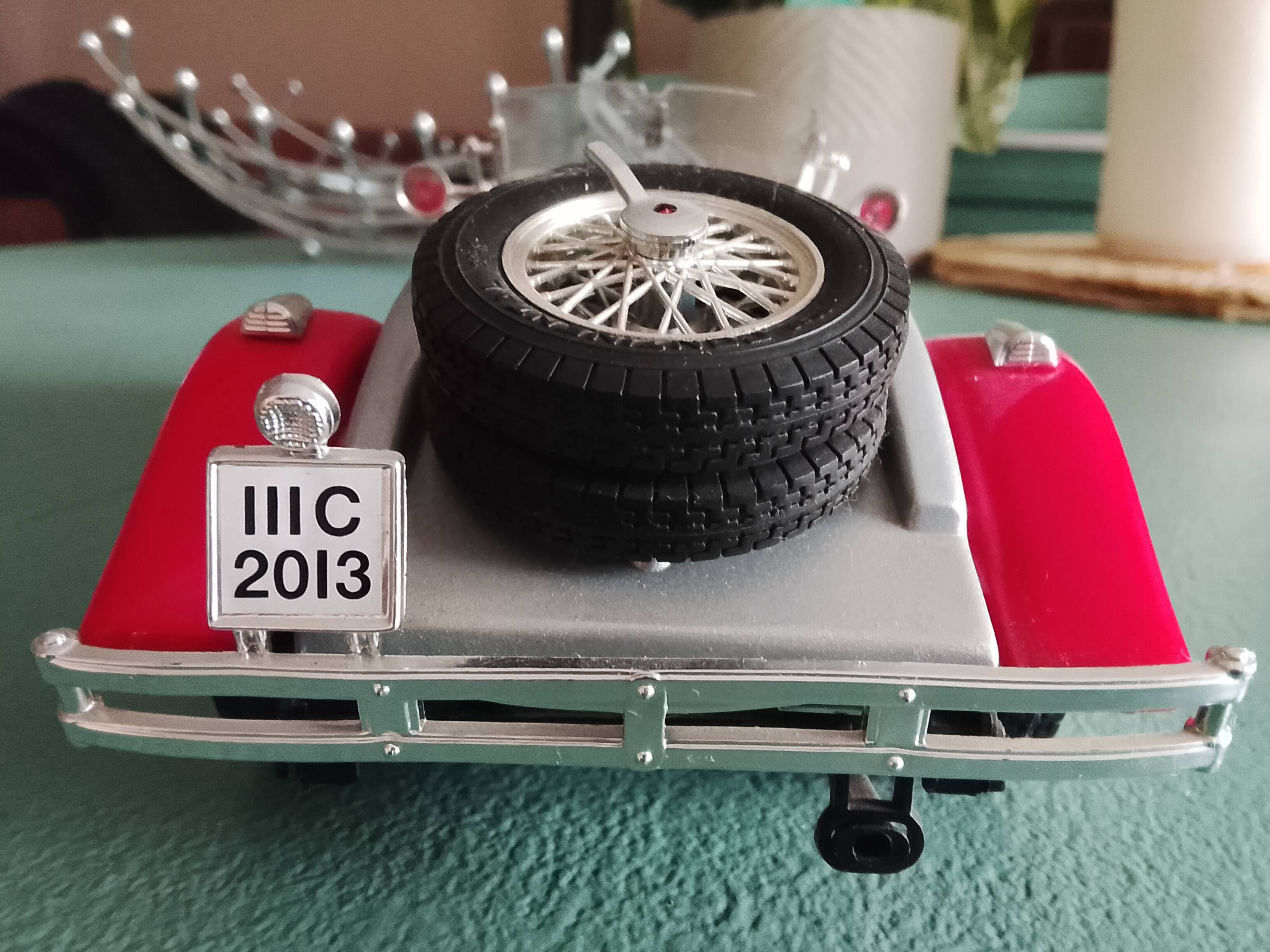 Miniature Mercedes-Benz in 1/18 scale