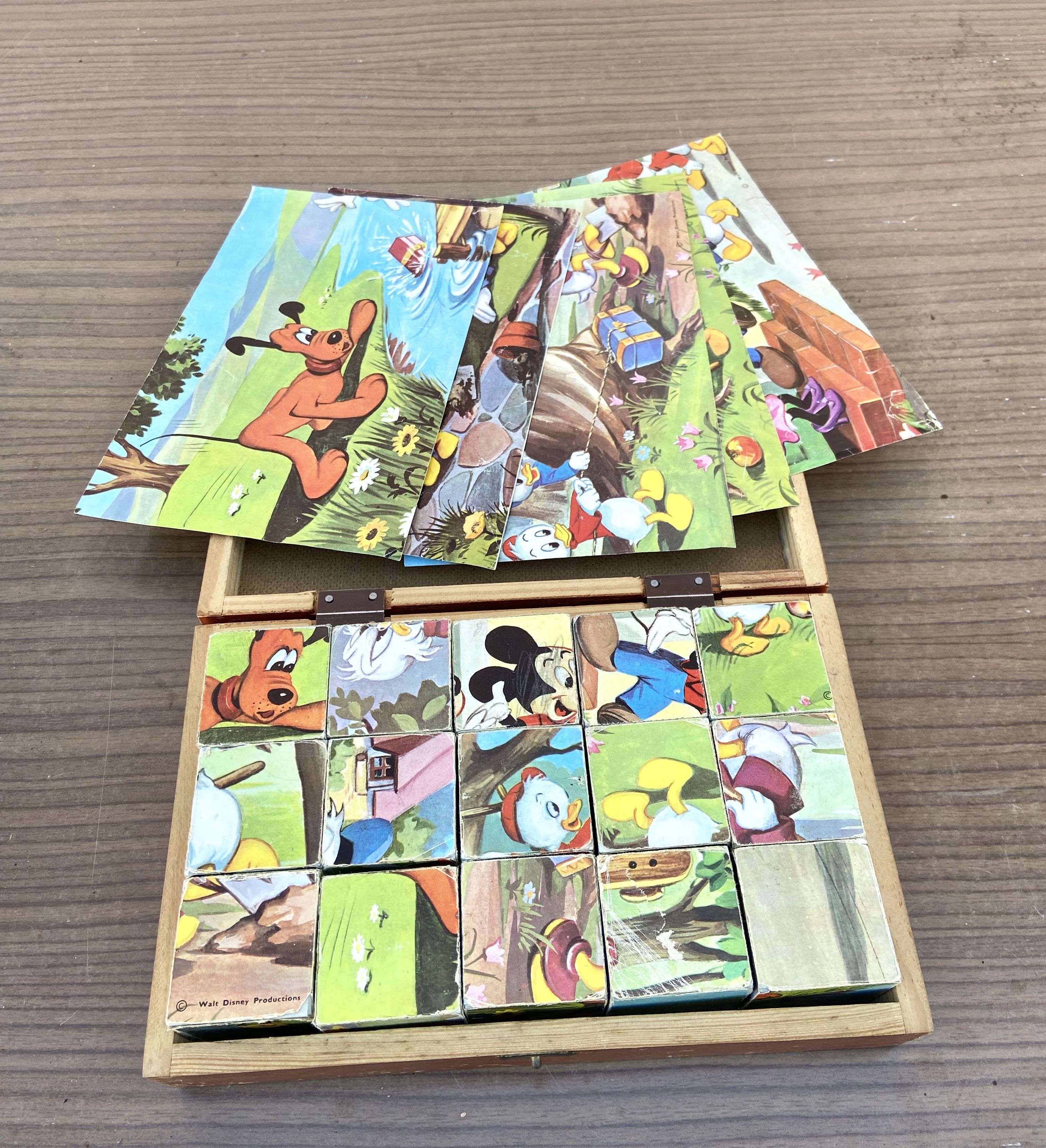 Disney Antique toy, cube puzzle - 12 pieces in their wooden case - Garnier Cornil