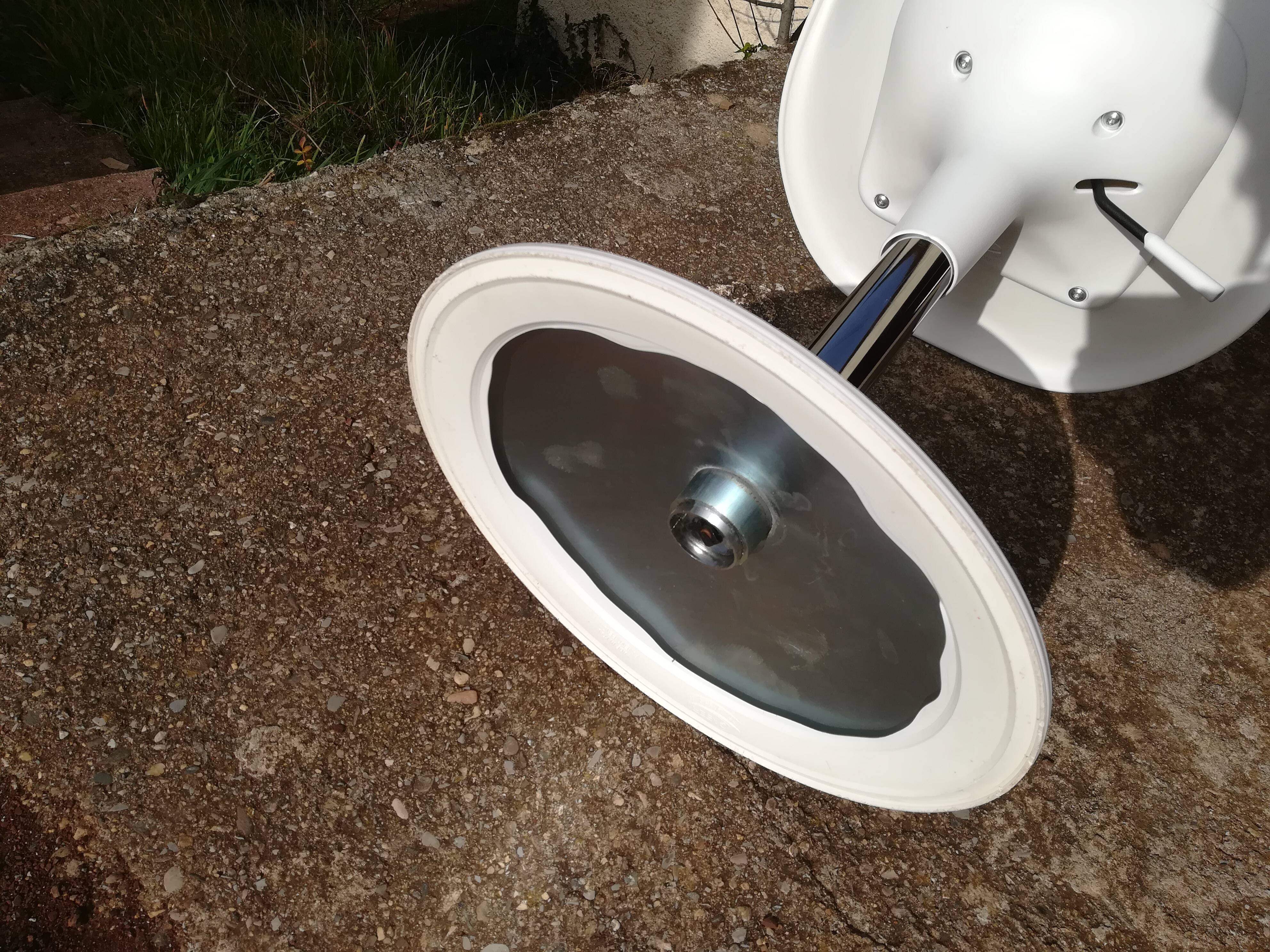 Adjustable design tulip chair