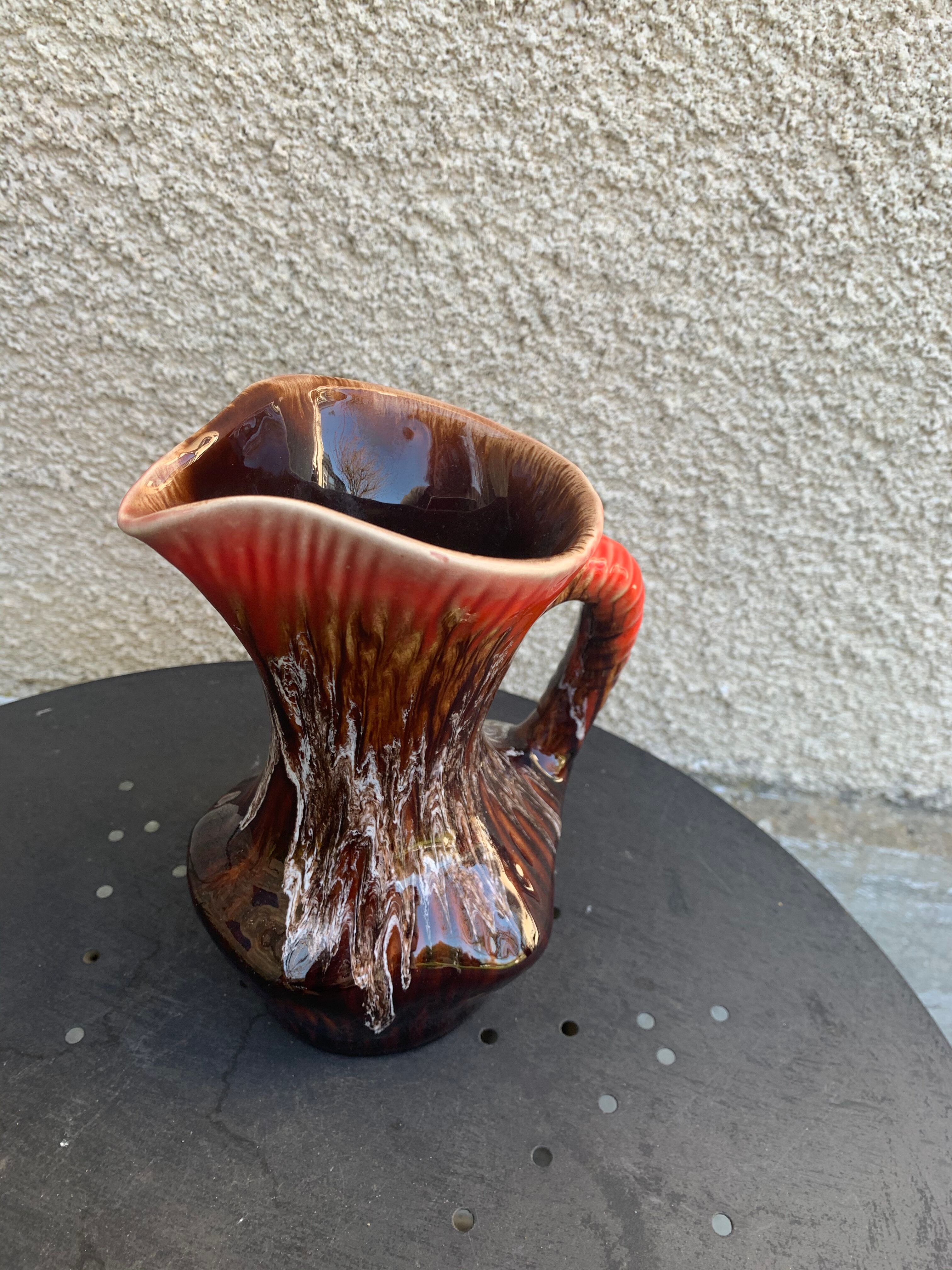 Carafe en céramique émaillée lavée rouge Vallauris vintage 1960