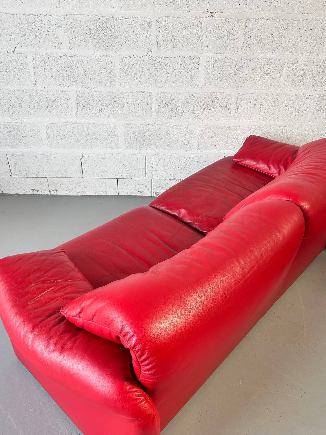 Cassina Maralunga 2-seater leather sofa