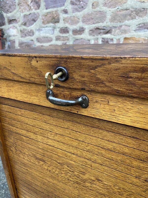 Meuble classeur à rideau coulissant