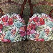 Chaises anciennes en noyer