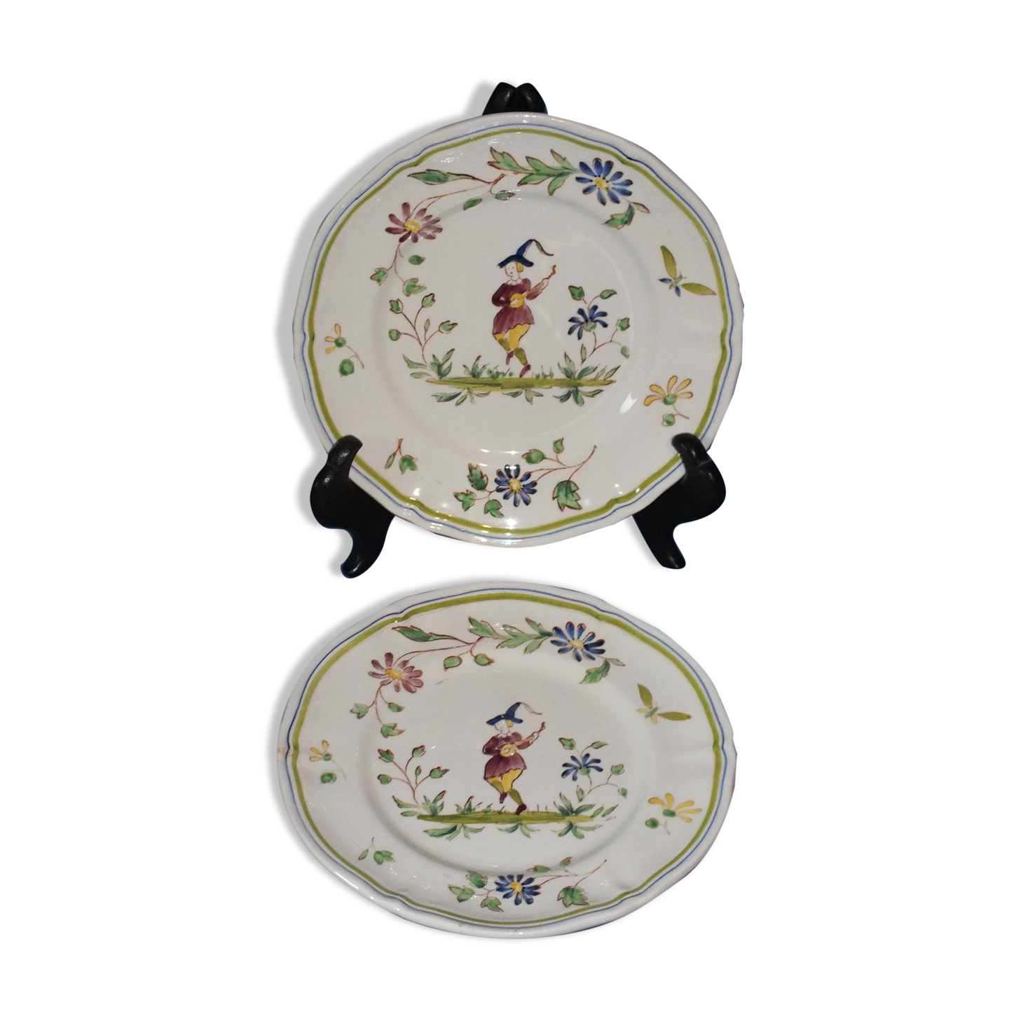 Pair of plates Moustiers décor to musician