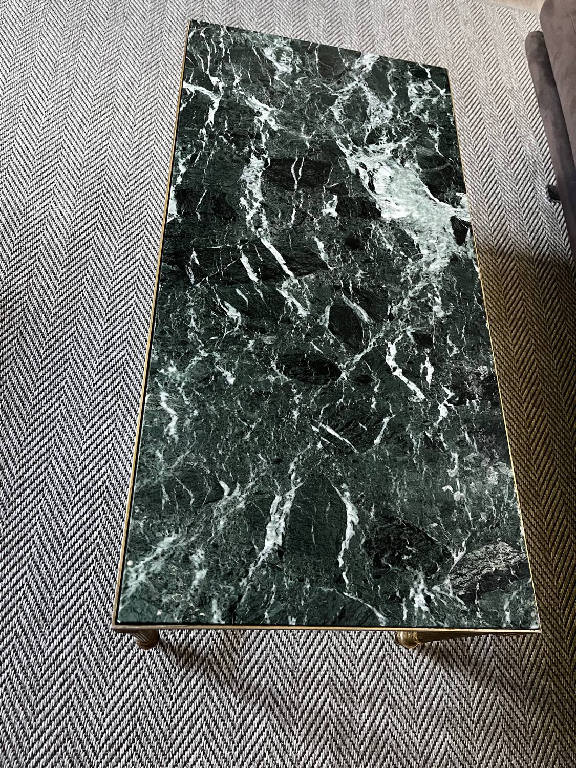 Art Deco coffee table in green marble – An elegant and refined piece.