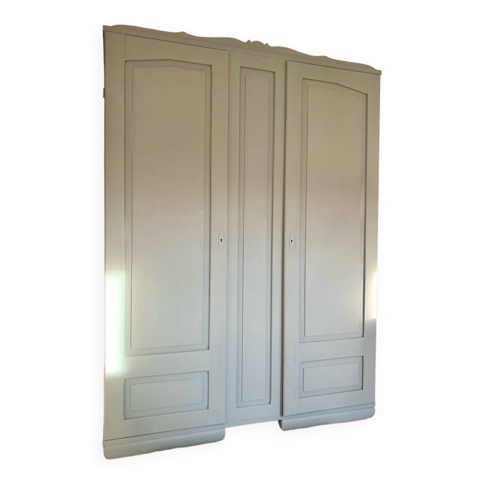 Parisian wardrobe (spirit)