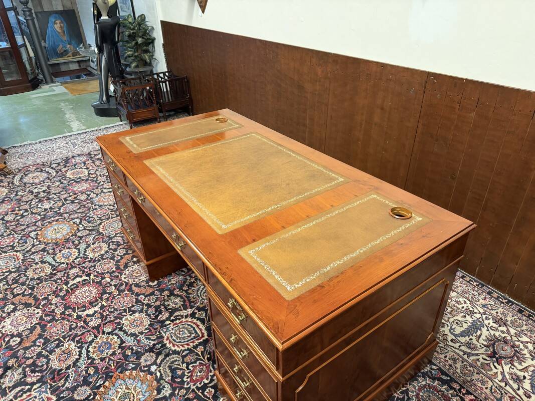 Classic English Desk with Brown Leather