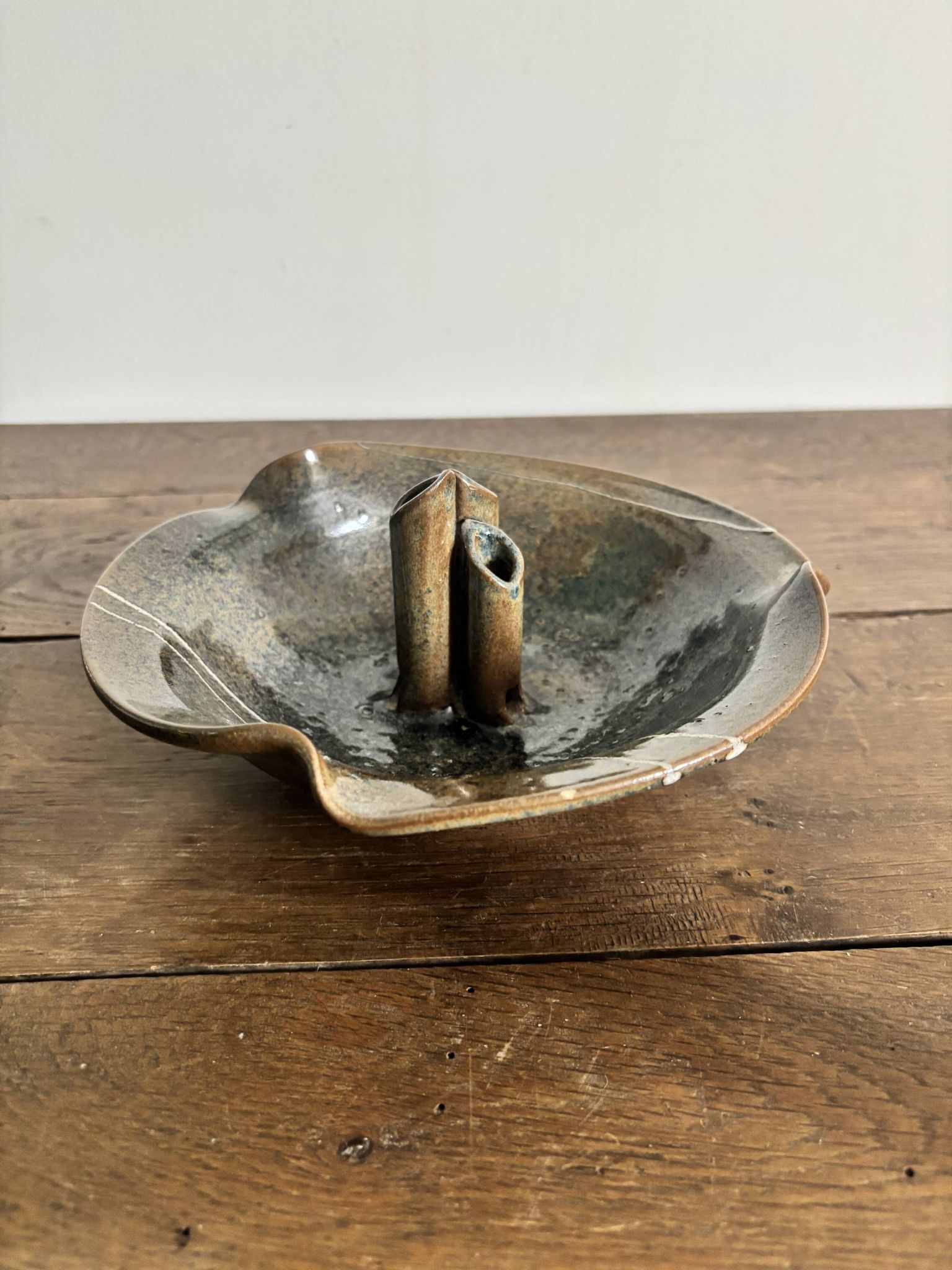 Coupe pique-fleurs en grès signée – Céramique vintage