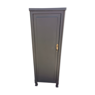 Small buffet cabinet goes everywhere very convenient 2 drawers + 2 shelves + 1 storage