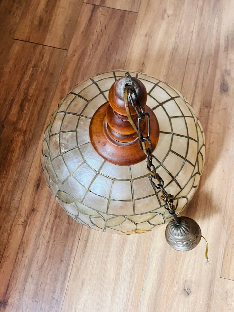 Suspension nacre et laiton, motifs fleuris