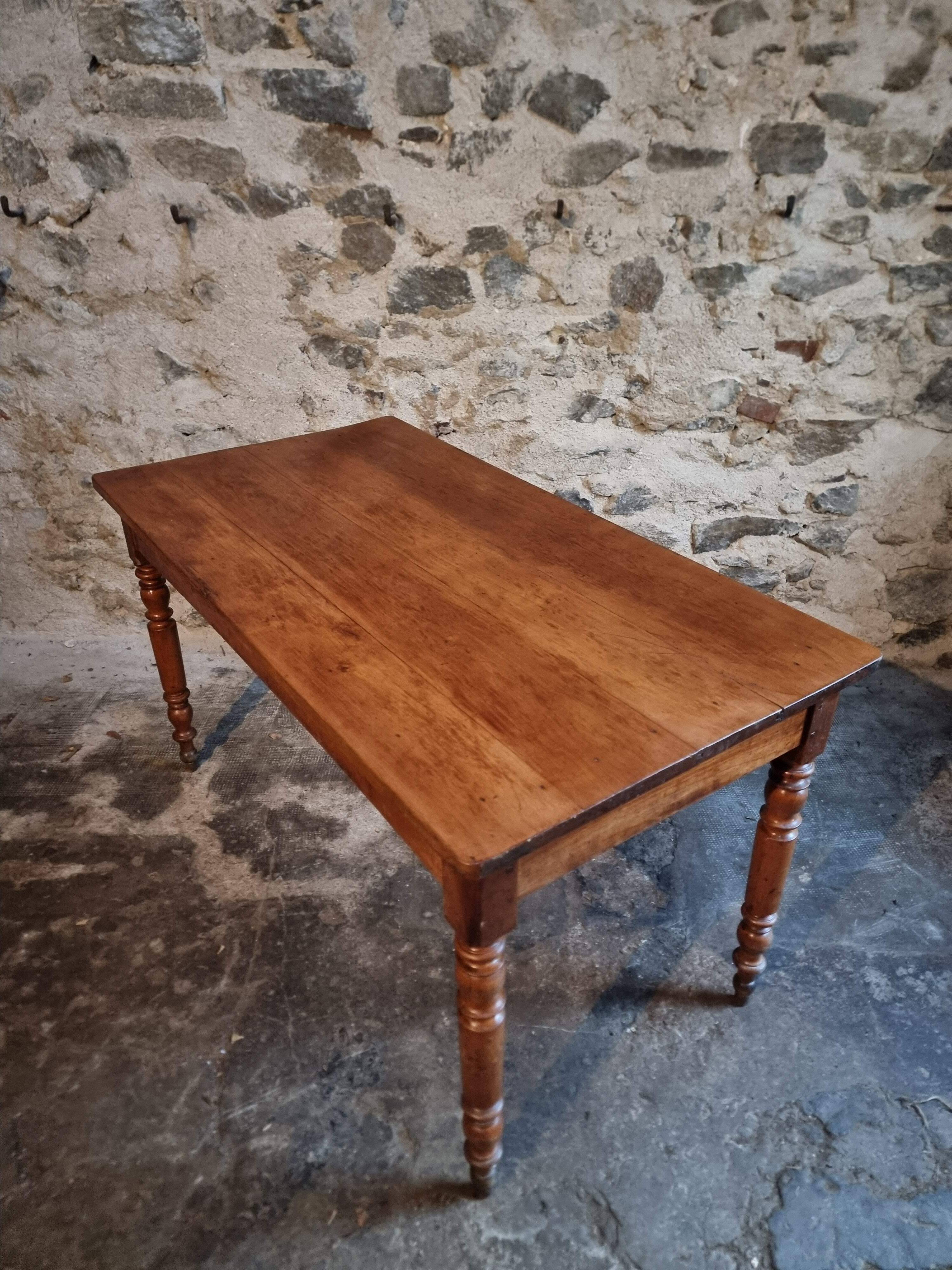 Antique dining table in French cherry wood 1900–1920 – Provincial farmhouse table