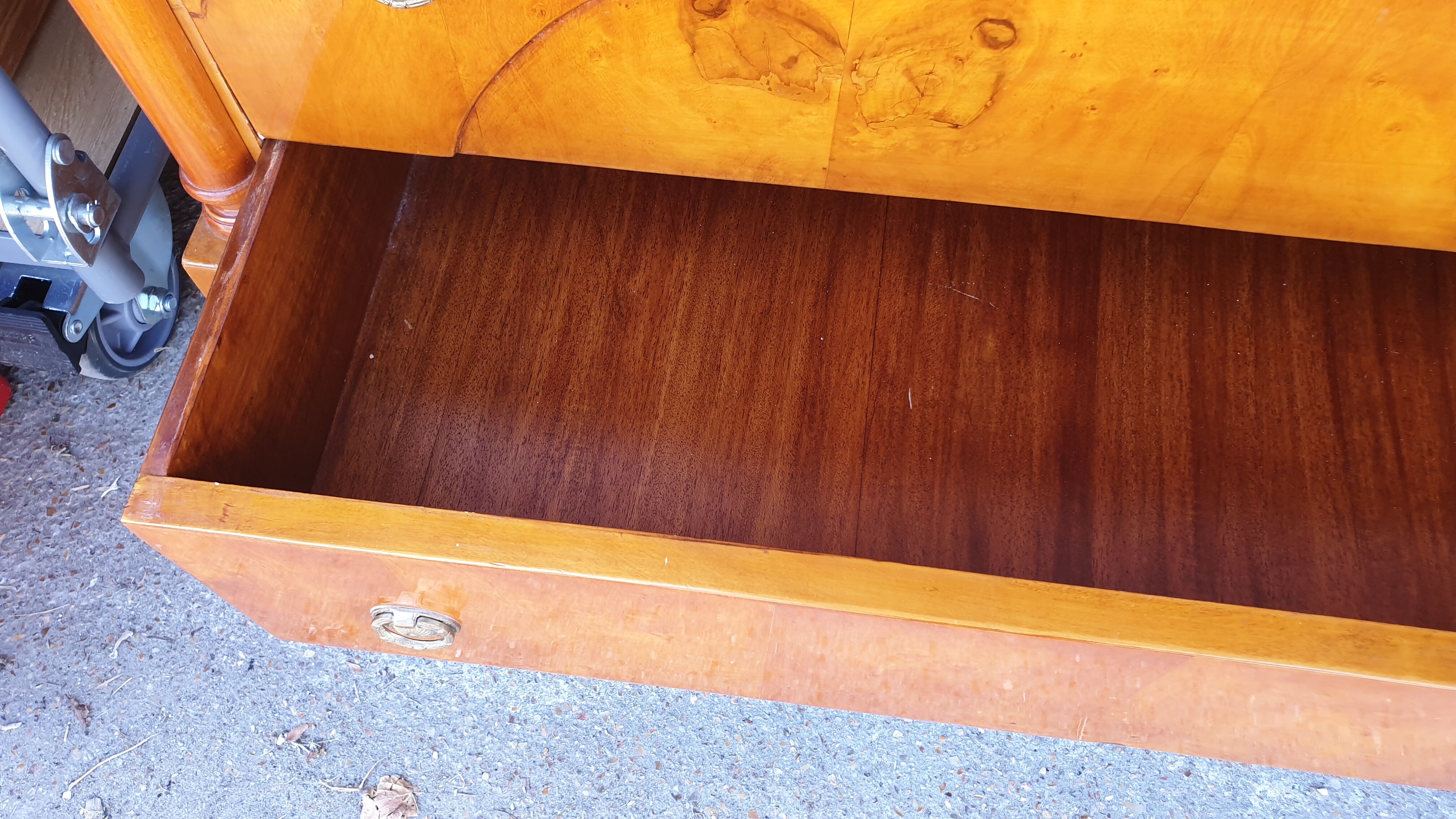 Commode en ronce de noyer XXème