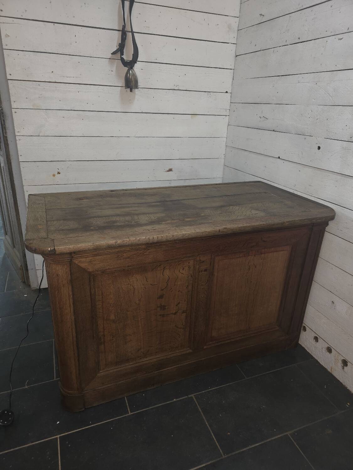 Comptoir de magasin ou de commerce en chêne