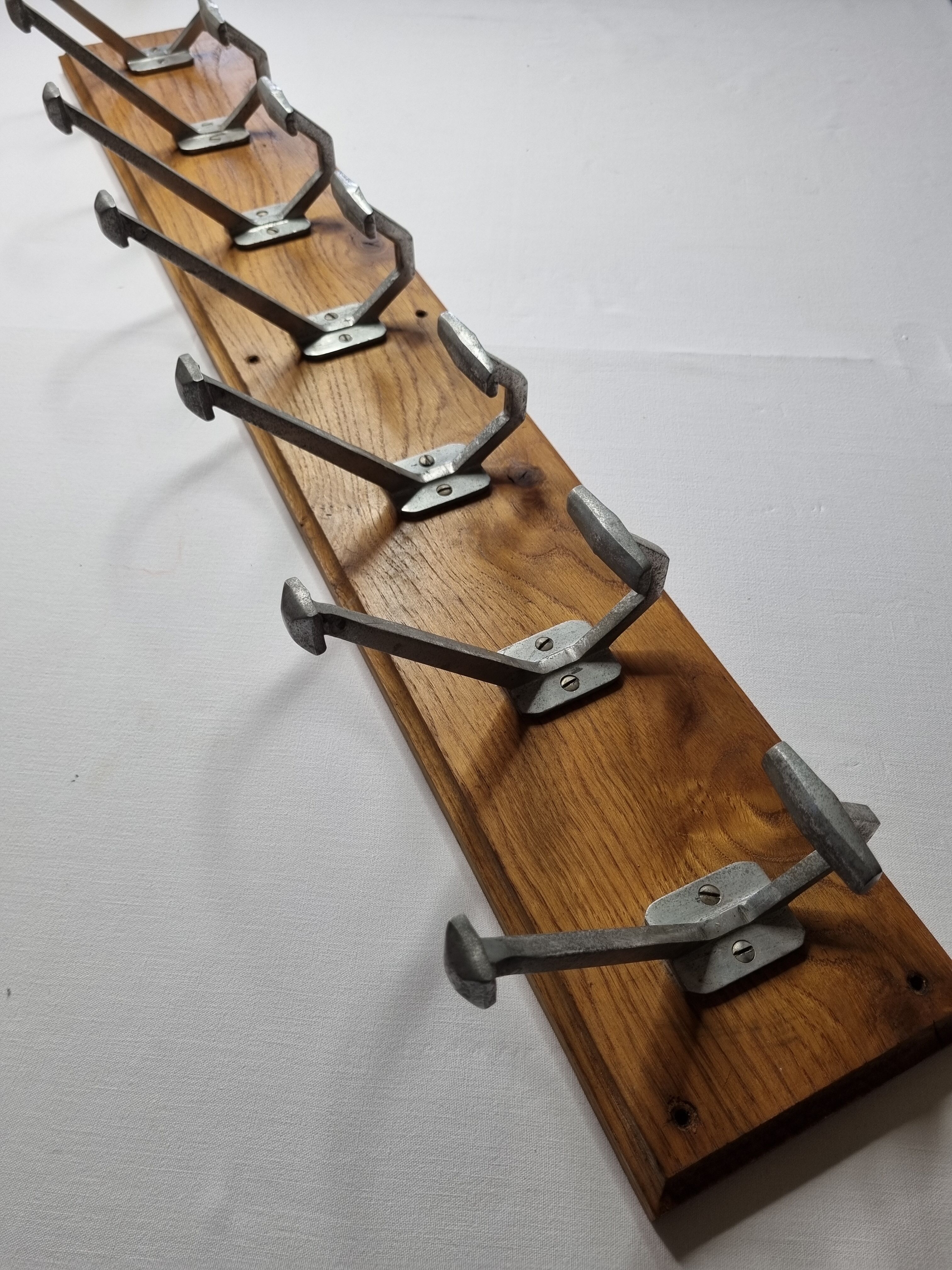 Wall coat rack, 7 cast aluminum hooks, 95 cm
