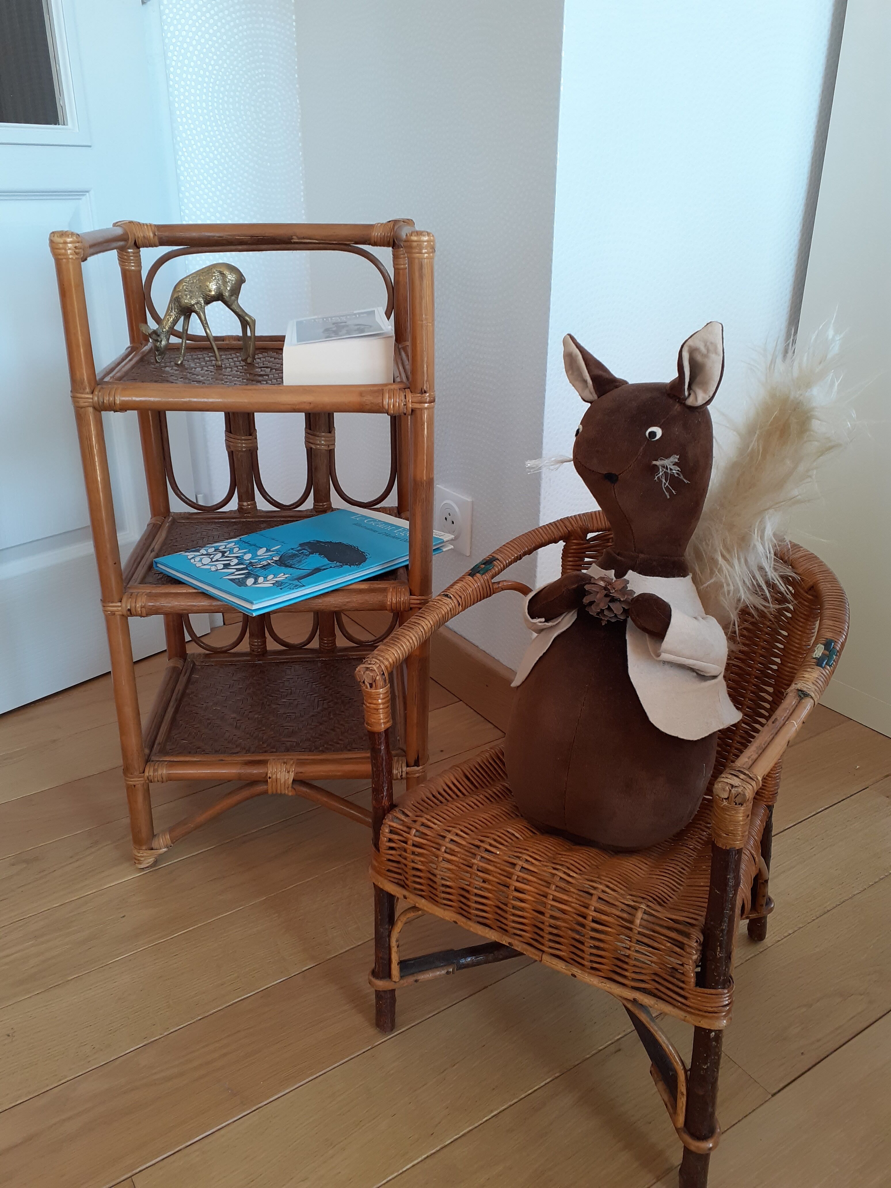 Small vintage rack in rattan