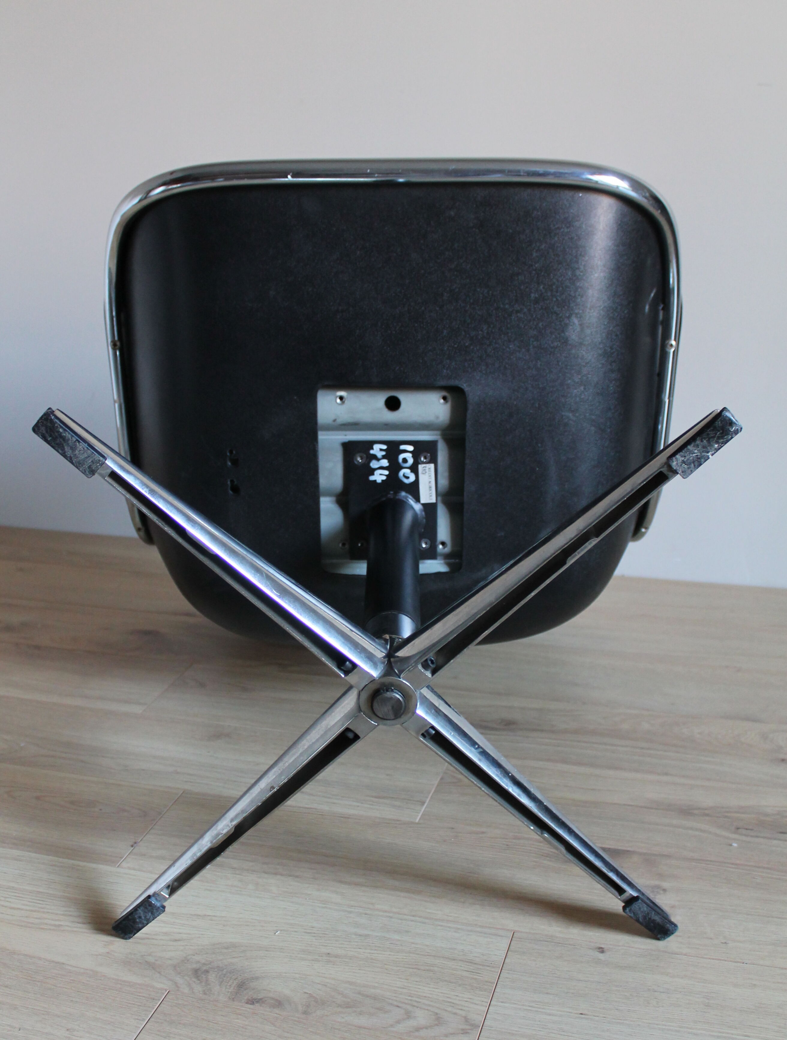 Fauteuil cuir de Charles Pollock 1970