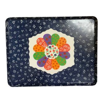 Multicolored flower plastic tray