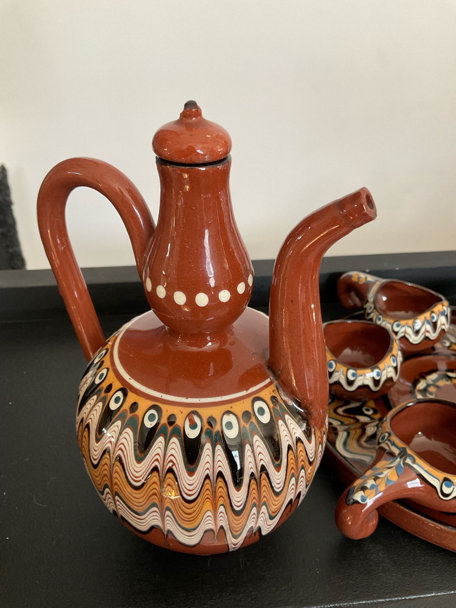 Service à liqueur vintage en terre cuite émaillée