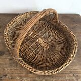 Flat-bottomed woven wicker basket