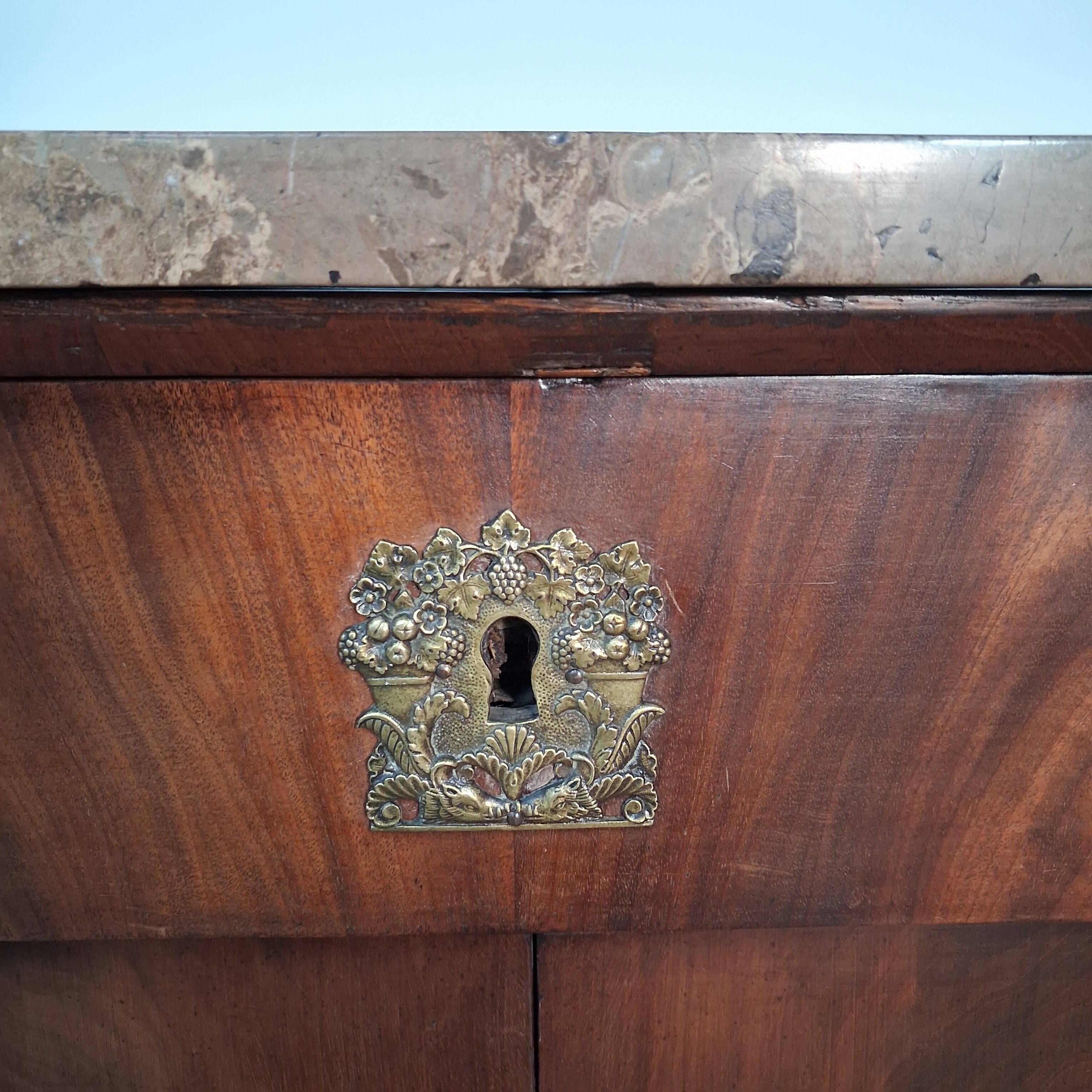 Buffet with 2 doors and marble top from the Empire period.