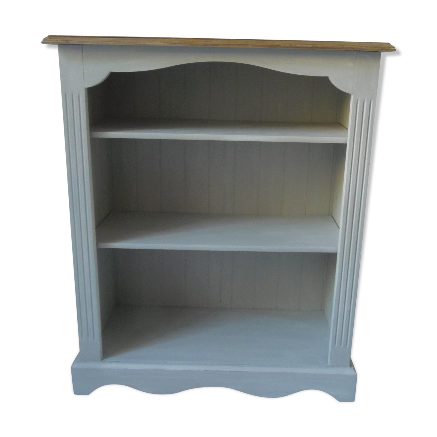Pearl gray patinated library, 2 shelves, wooden tray.