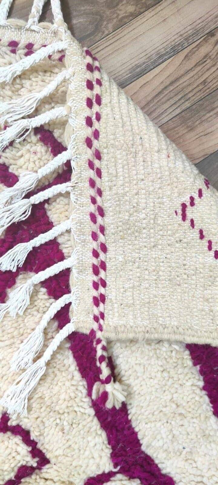 Traditional Moroccan rug made of pure Atlas wool.