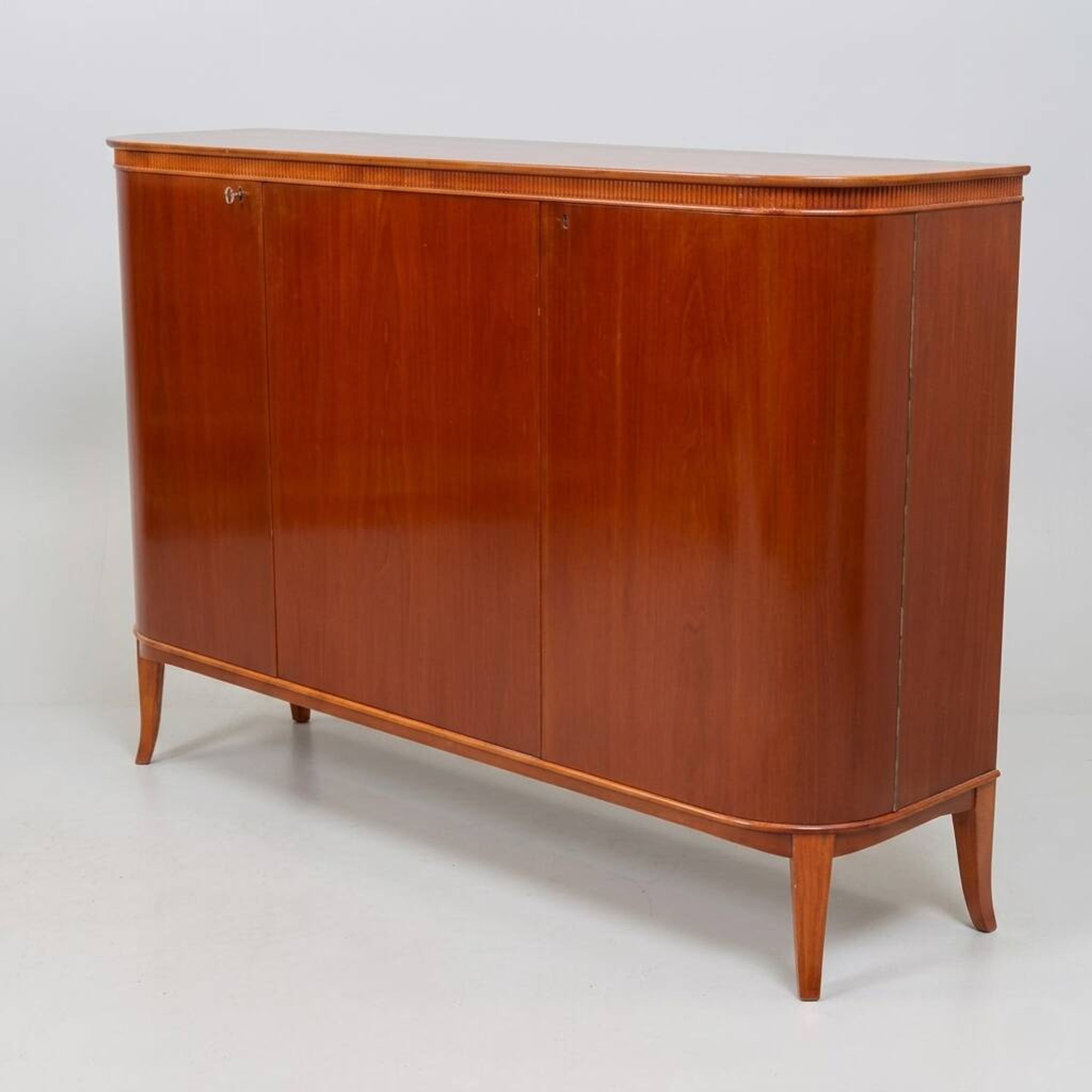 Swedish Modern buffet in mahogany, stamped Carlssons Möbelindustri - Sweden, 1940s.