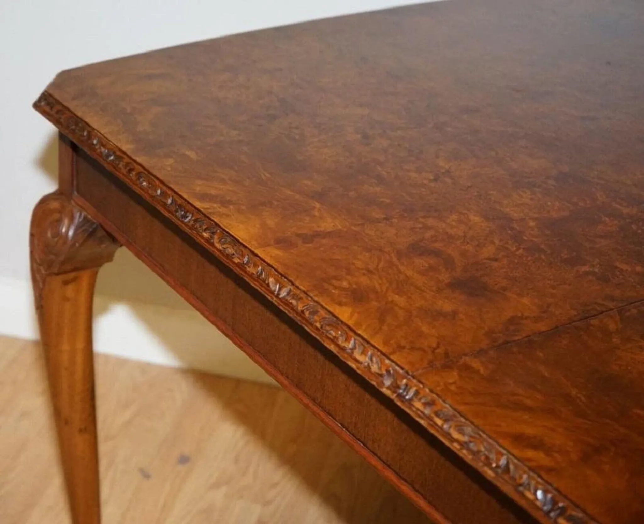Queen Anne Dining Table in Walnut with Carved Legs, 1930s