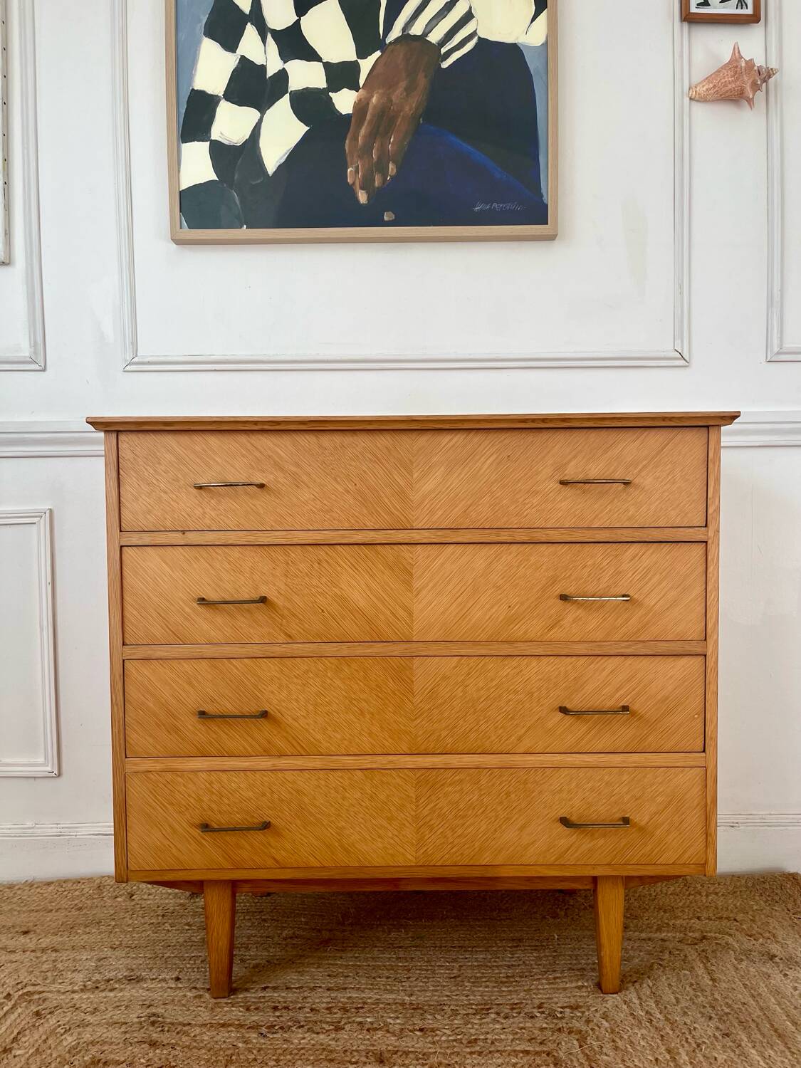 Vintage wooden chest of drawers with 4 drawers