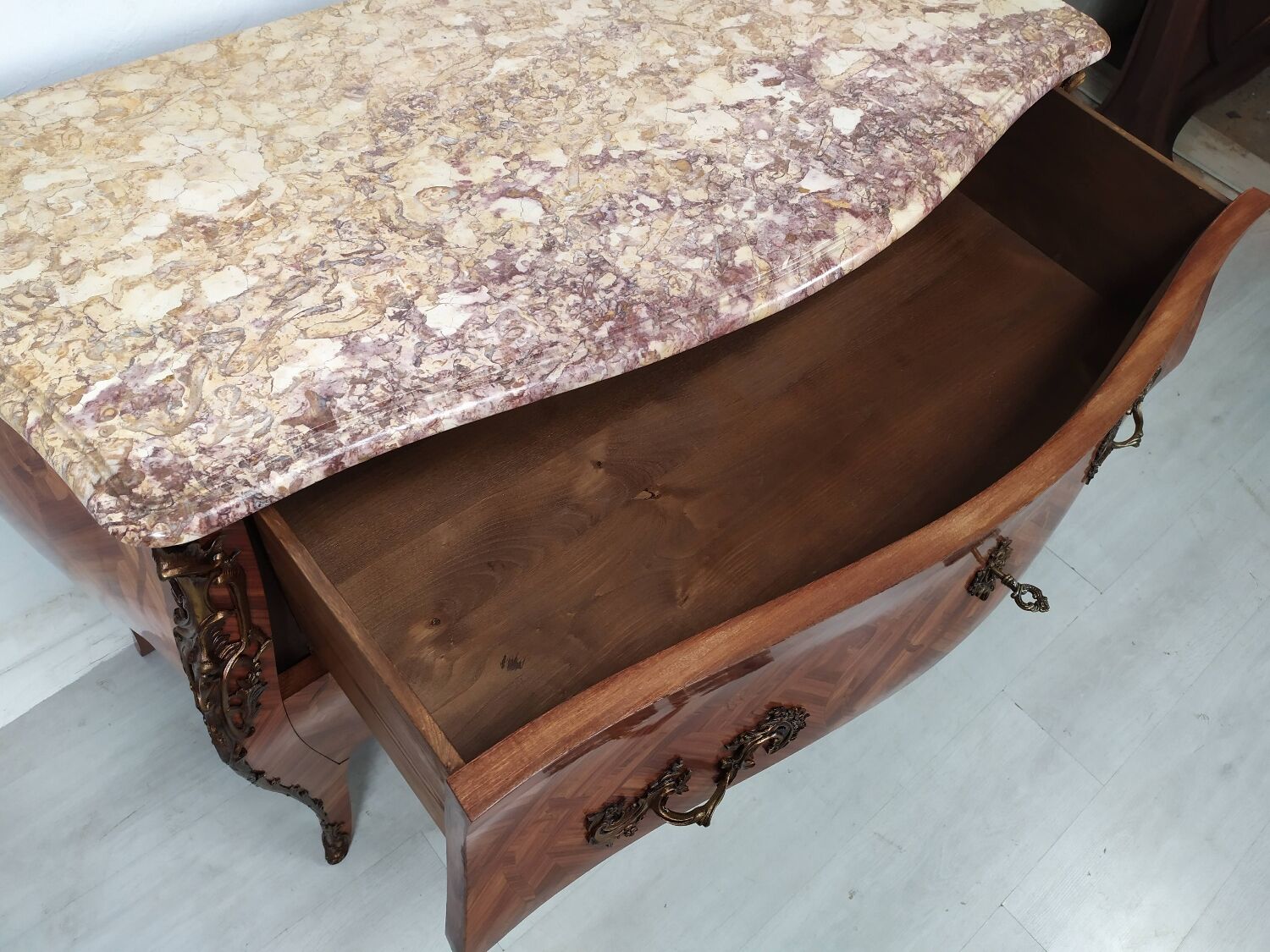 Commode Louis XV galbé